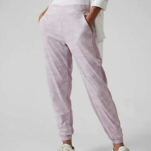 Athleta Brooklyn Lined Camo Jogger Camo Lux Shasta Purple Athleisure Size‎ 6